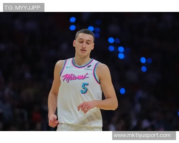 约维奇半场表现亮眼6投3中罚球全中贡献10分外加3篮板2助攻1盖帽