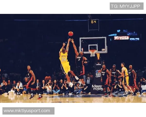 16年前的今天科比骑马射箭绝杀韦德湖人逆转热火精彩瞬间回顾