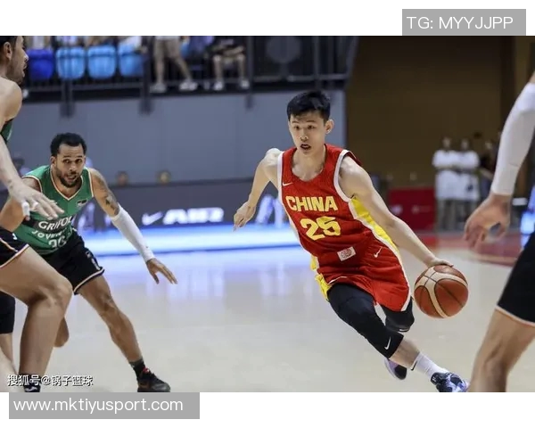 中学生篮球班赛惊现绝杀三分球精彩瞬间引发热议