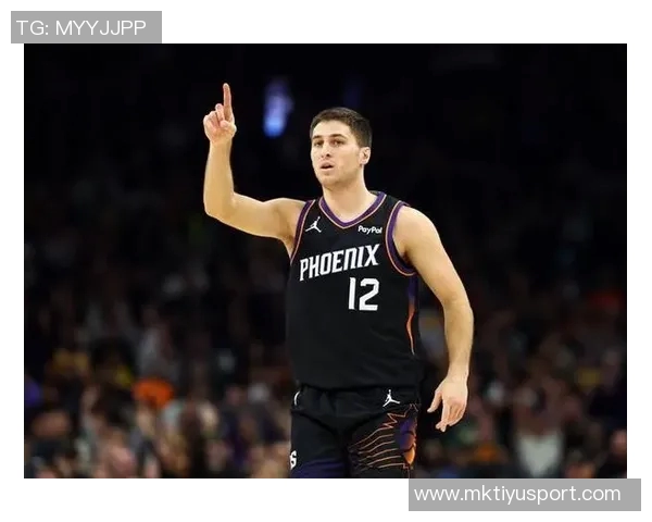 吉莱斯皮上半场三分球五投五中砍下15分4篮板5助攻表现完美无失误