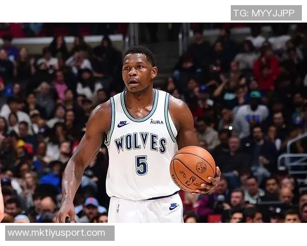 爱德华兹巧妙突破包夹精准传球助攻戈贝尔精彩扣篮得分 爱德华兹巧妙突破包夹精准传球助攻戈贝尔精彩扣篮得分