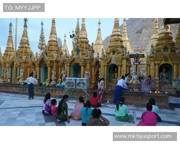 在迪拜商场偶遇巴尔德吾米提江与U22全员共游哈利法塔的奇妙之旅